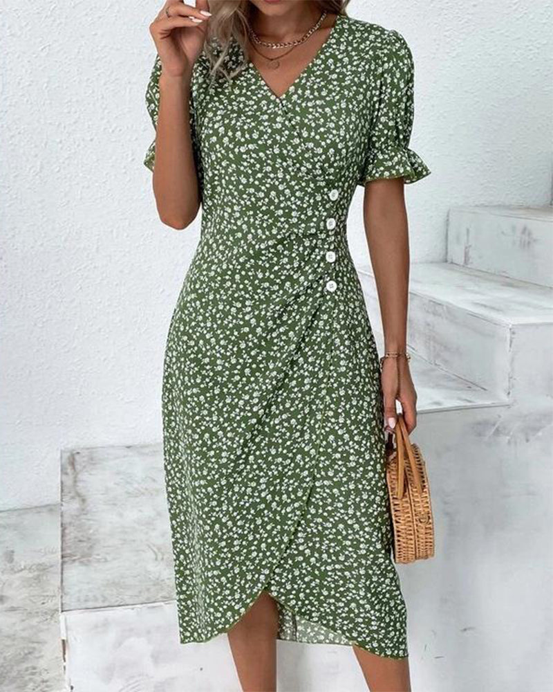 Lune London | Chic wrap midi dress with floral pattern and button detail Elegant dress with V-neck and floral print