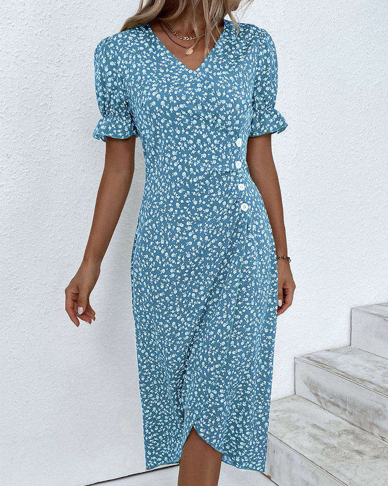Lune London | Chic wrap midi dress with floral pattern and button detail Elegant dress with V-neck and floral print