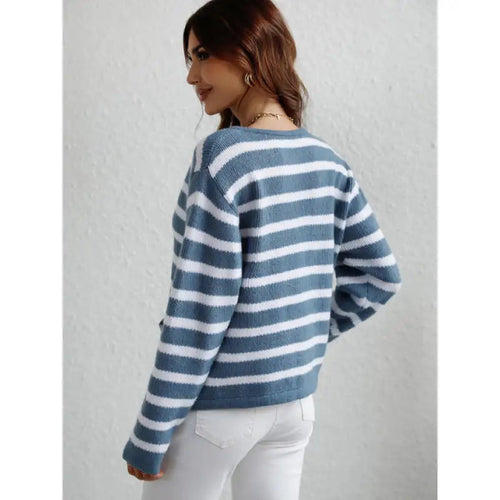 Amarae | Cozy chunky knit sweater with button placket and side pockets