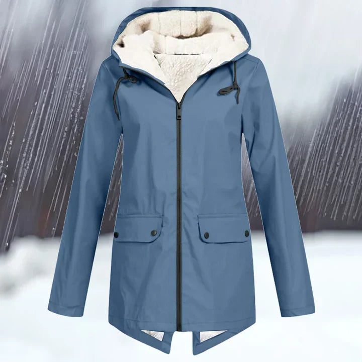 Amarae | a waterproof jacket with hood and reinforcement