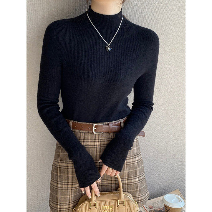 Women's knitted pullover, round neck, long sleeved, fitted