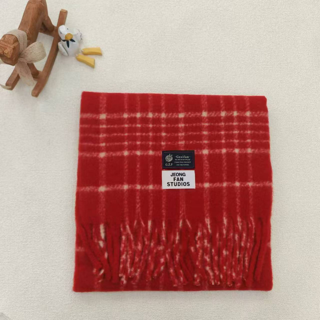 Classic checked wool scarf with fringes