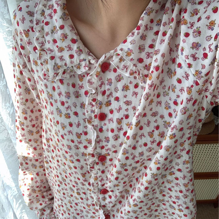 Women's pajamas made of cotton muslin with strawberry pattern