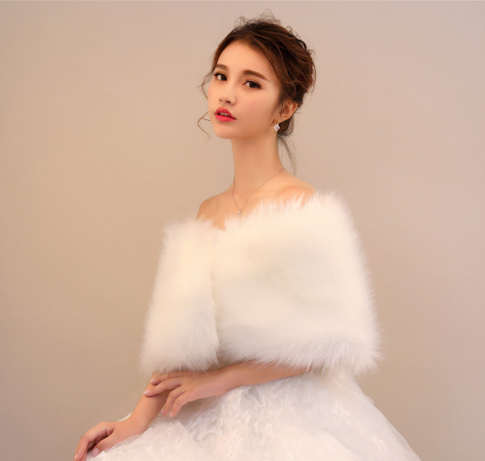 Women's Elegant Fur Coat with Soft and Voluminous Design Lune London