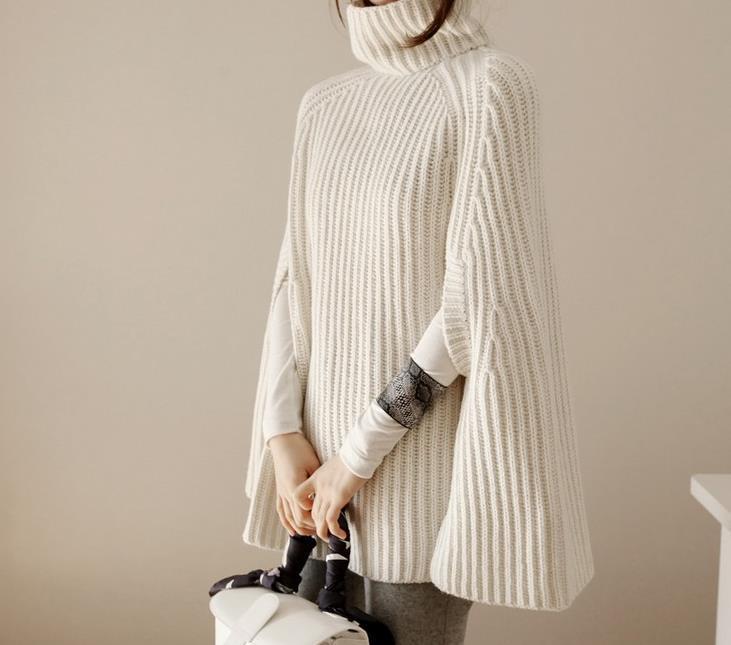 Poncho en tricot pour femmes avec col montant et fentes latérales Chic & Stil