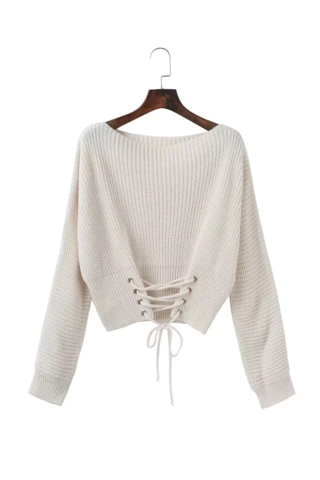Pull en tricot pour femmes avec un design de lacet original au dos et une coupe large Lune London