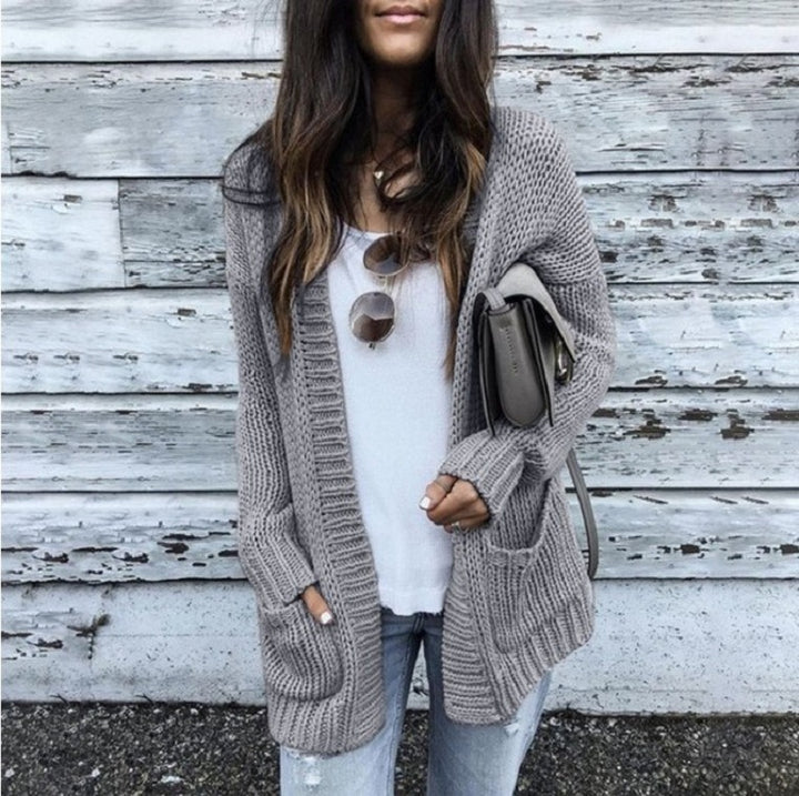 Thick knitted cardigan for women with a relaxed fit and practical pockets Lune London