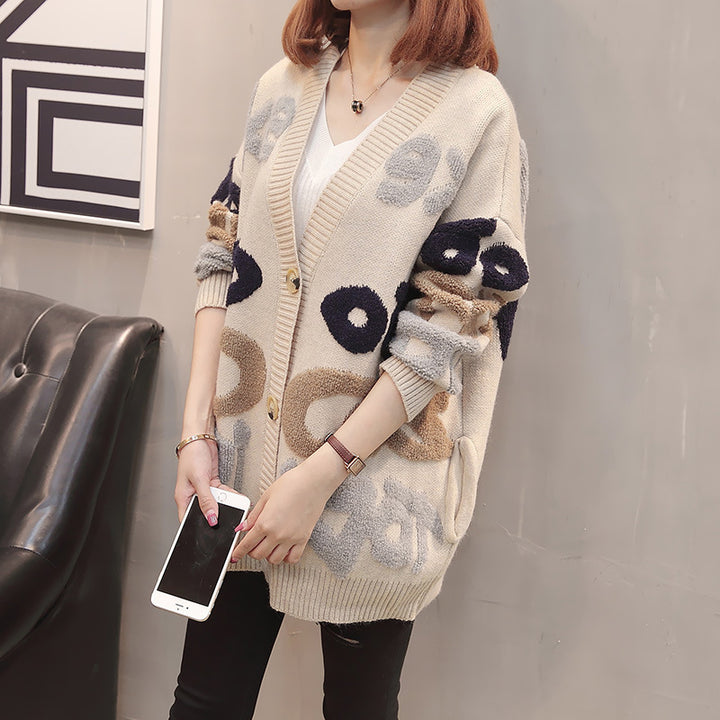 Ladies cardigan in chunky knit with eye-catching pattern and large buttons Lune Londonl