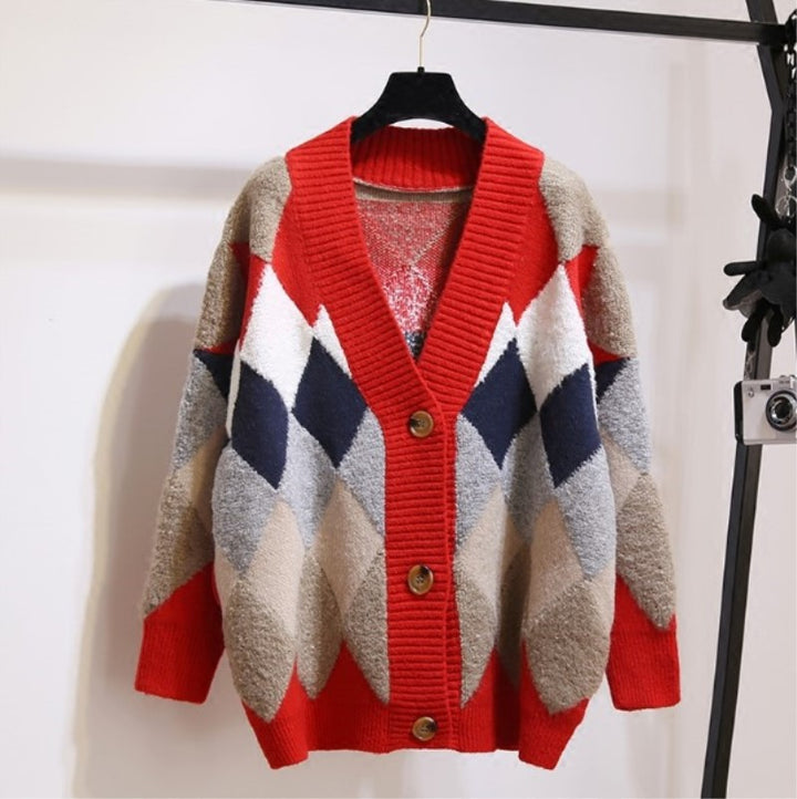 Thick knit cardigan for women with a striking diamond pattern and a chic and stylish buttonless design