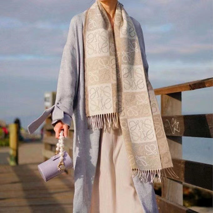 Scarf with checkerboard pattern and fringes