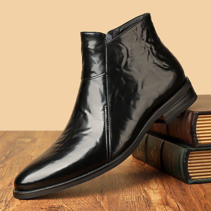 Elegant men's Chelsea boots in vintage style