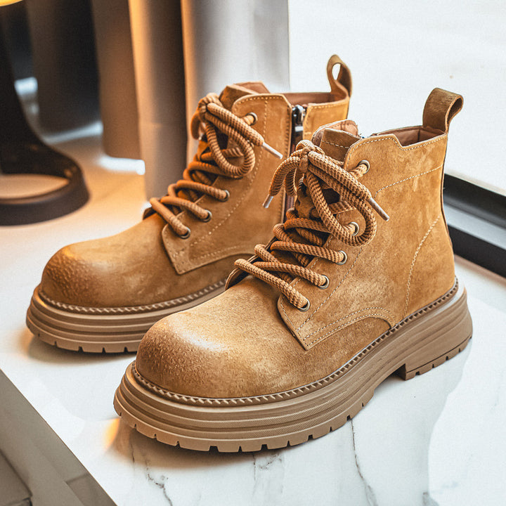 Classic men's boots made of pigskin