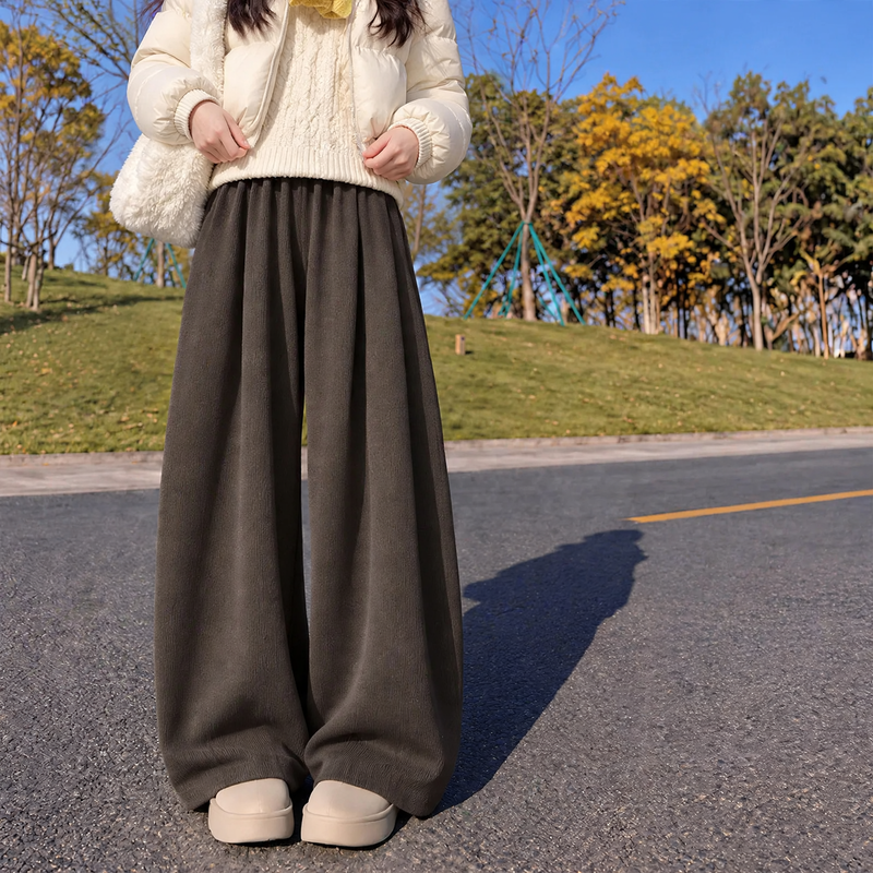 Padded cord wide pants in relaxed style