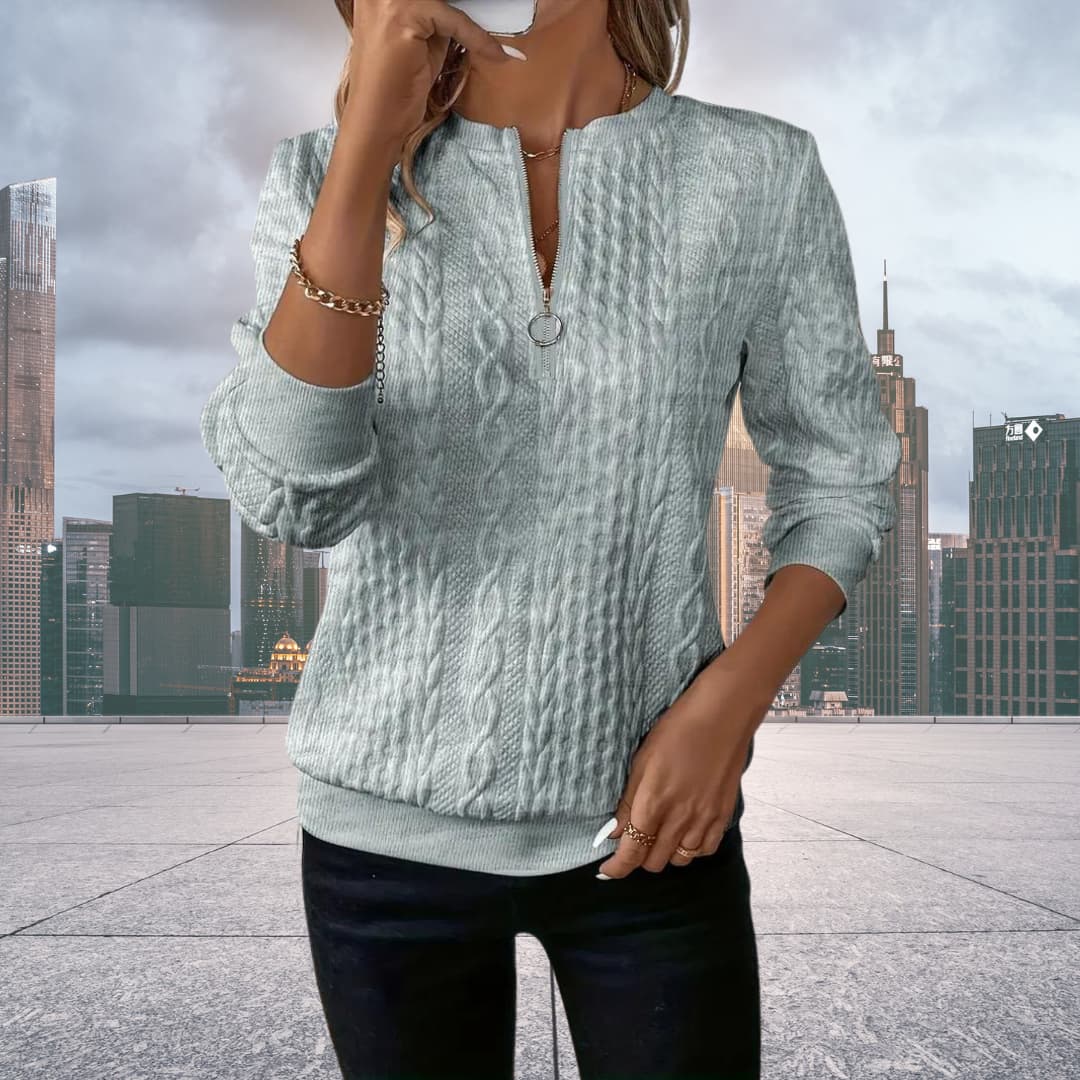 Chic Und Stil | Comfortable Knitted Women's Pullover with Zipper