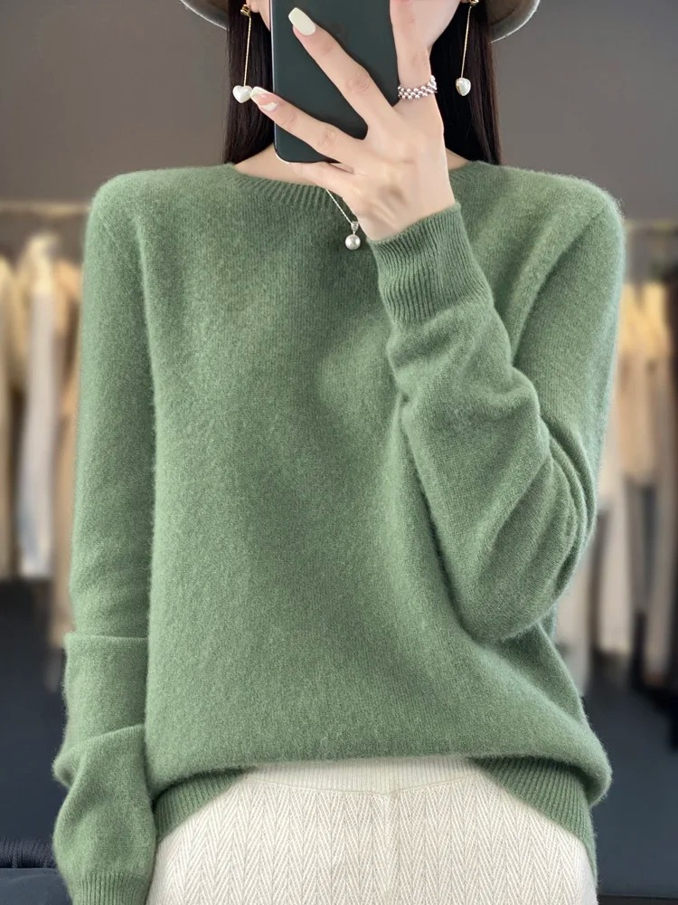 Chic Und Stil | Women's Round Neck Soft Elegant Knit Sweater
