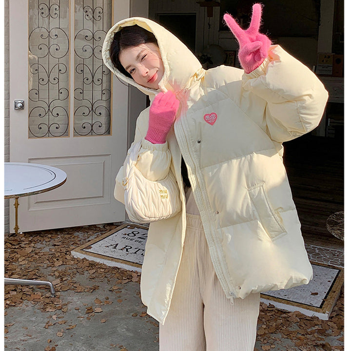 Short, padded women's winter jacket in puffer style