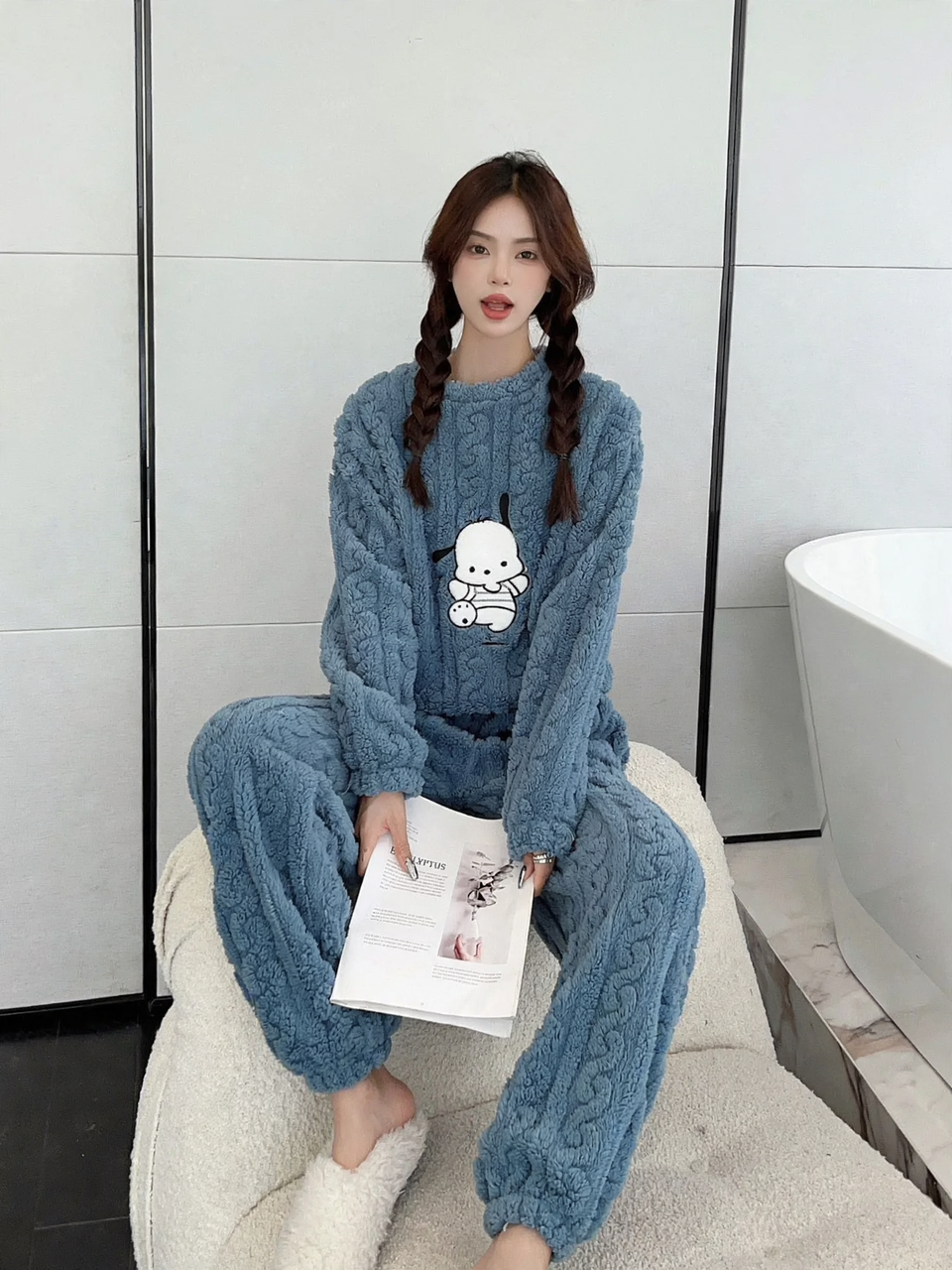 Women's house suit made of flannel, long and warm