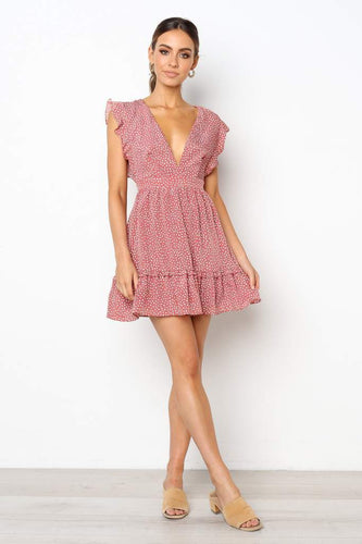 Robe d'été mini pour femmes avec des détails de volants volumineux et un décolleté en V profond Chic & Stil