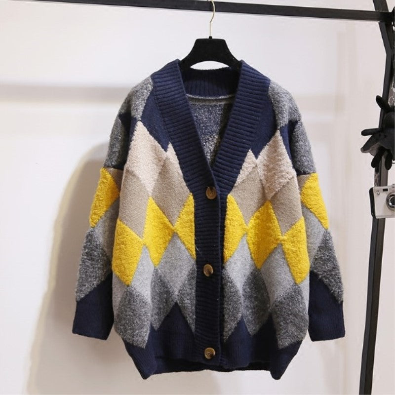 Cardigan for women with a trendy diamond pattern and a generous fit Lune London