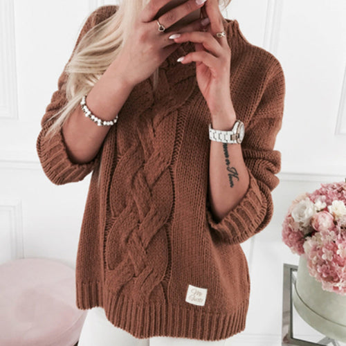 Chunky knit sweater for women with an elegant cable pattern and a casual fit Amarae