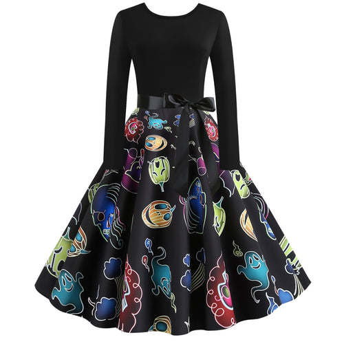 Robe swing pour femmes avec un design de fantôme ludique et une jupe qui tourne Chic & Stil