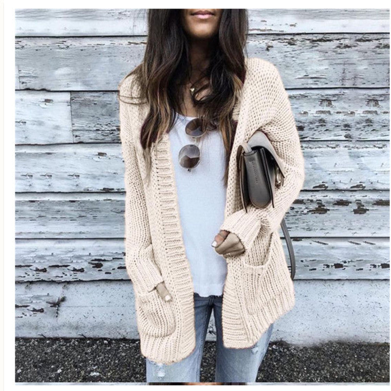 Thick knitted cardigan for women with a relaxed fit and practical pockets Lune London