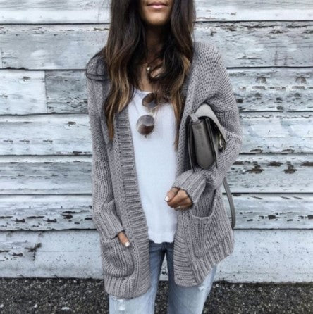 Cardigan pour femmes en tricot épais avec poches profondes et coupe élégante Chic & Stil