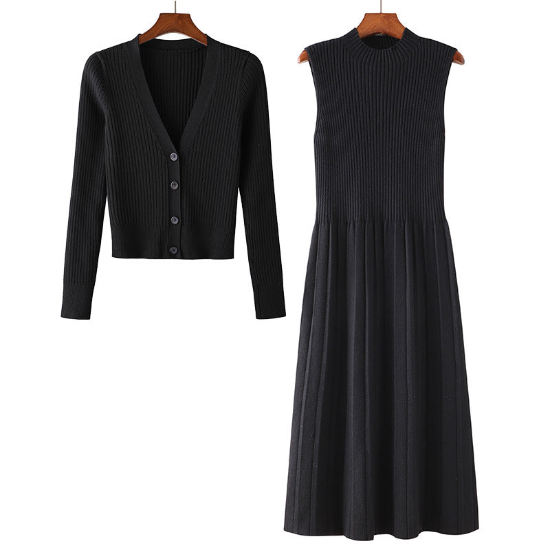 Ensemble tricot pour femmes avec robe ajustée et cardiagan léger Chic & Stil