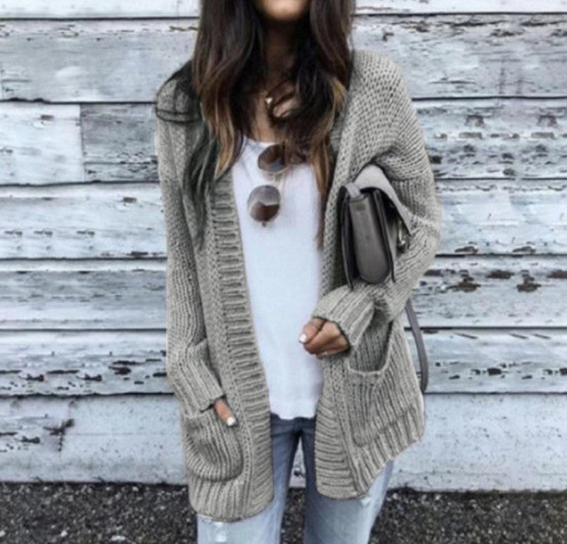 Thick knitted cardigan for women with a relaxed fit and practical pockets Lune London