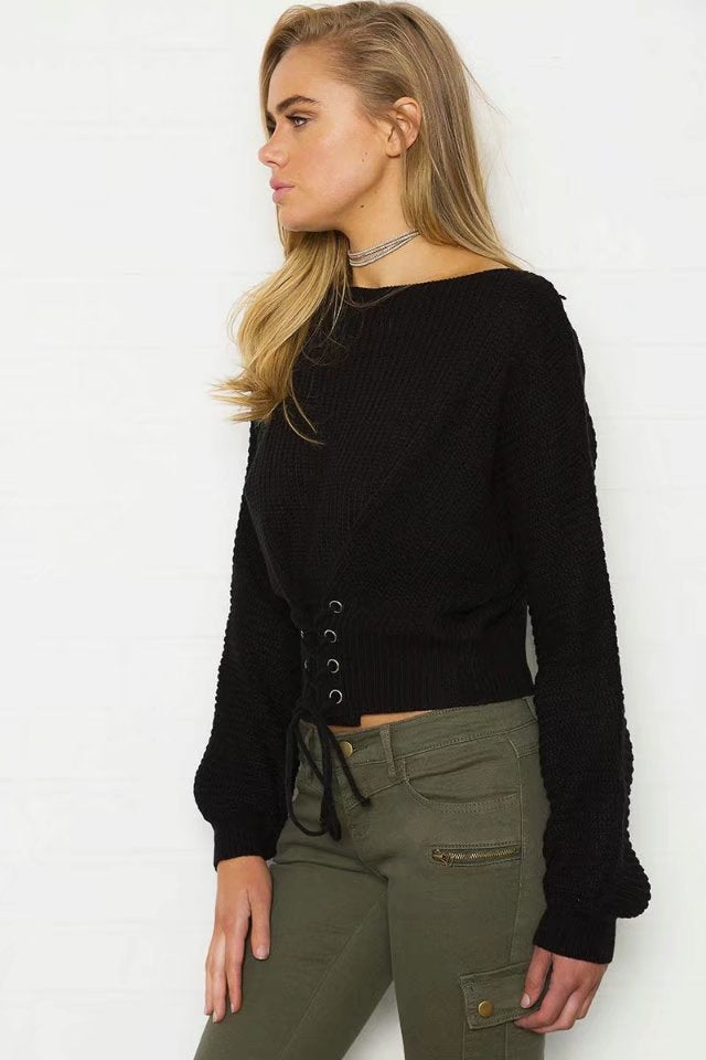 Casual knitted pullover for women with a deep V-neck and a decorative lace Lune London