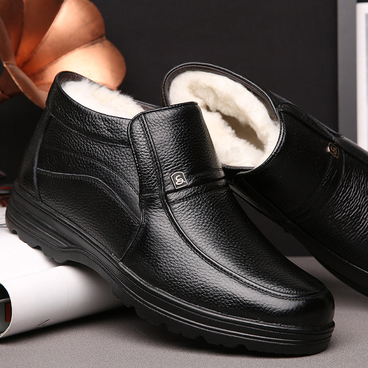 Padded men's winter boots with lambskin lining