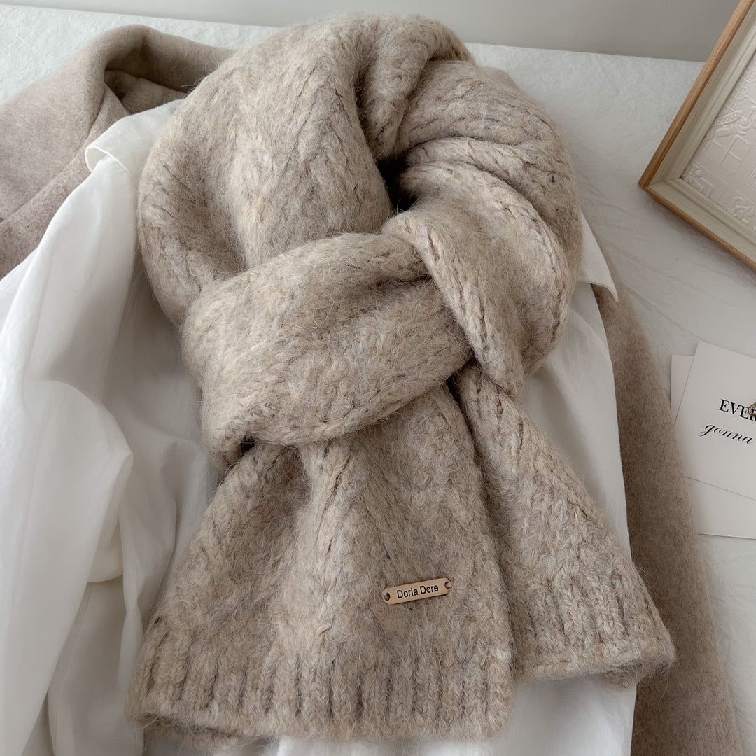 Knitted scarf made of alpaca wool blend