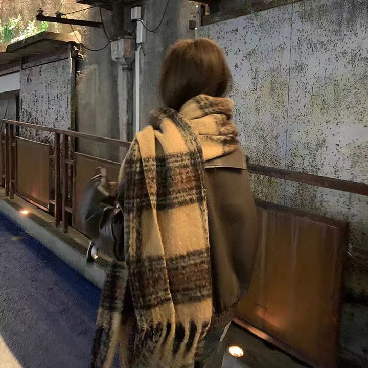 Soft scarf in cashmere look with fringes, 230 cm
