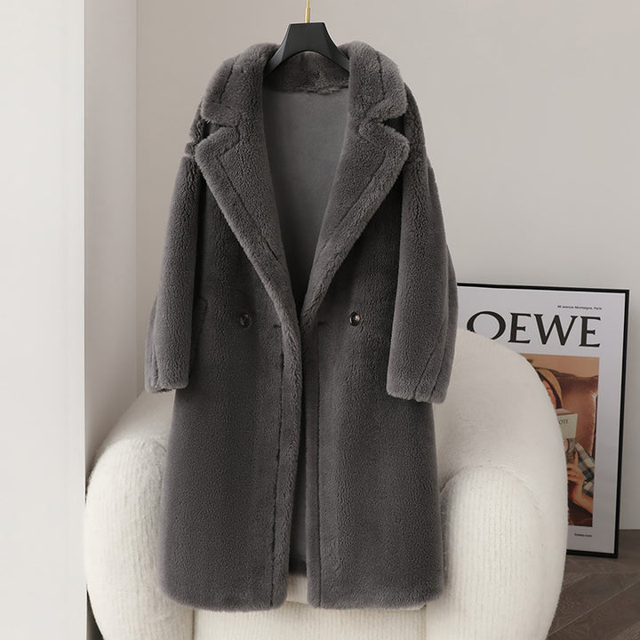 Relaxed women's winter coat made of virgin wool