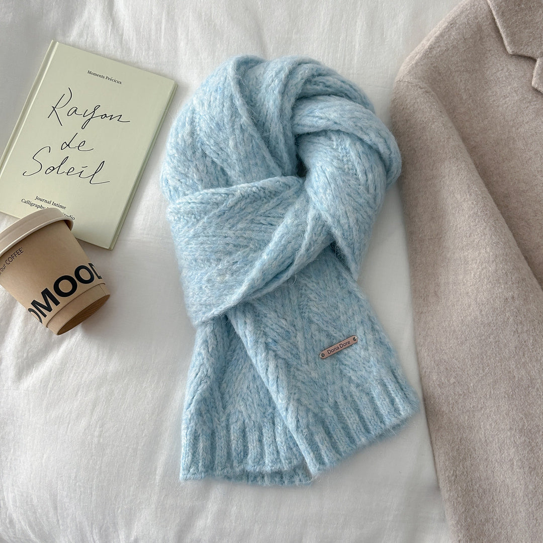 Knitted scarf made of alpaca wool blend