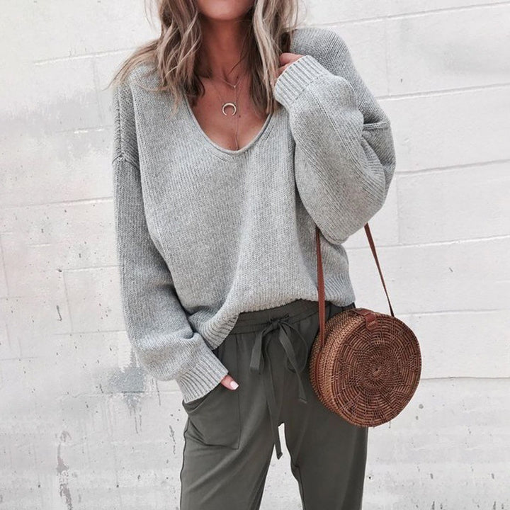 Thick knit V-neck sweater for women with straight shoulders Lune London