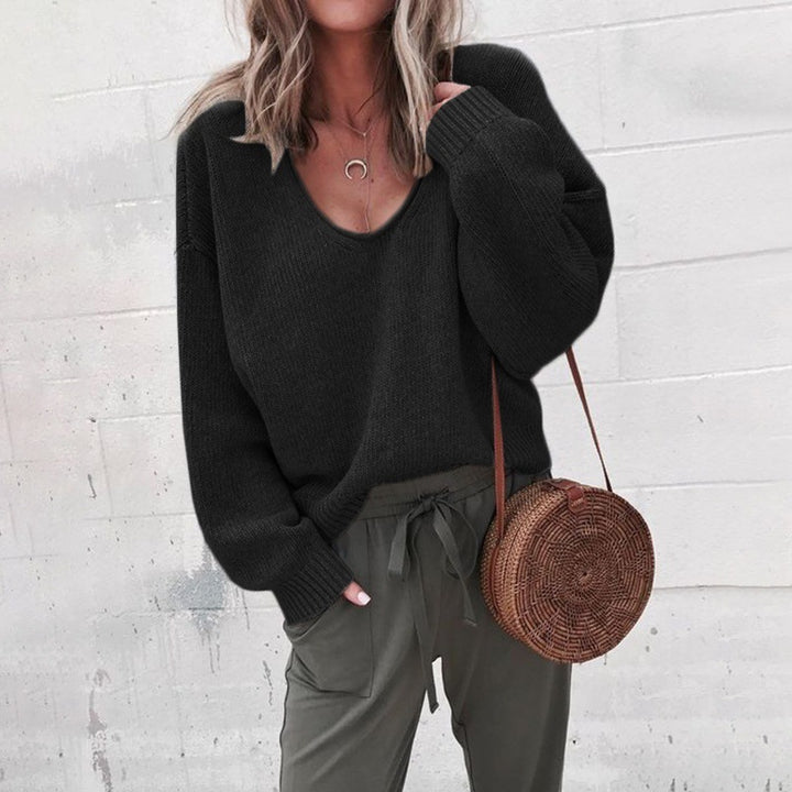 Thick knit V-neck sweater for women with straight shoulders Lune London