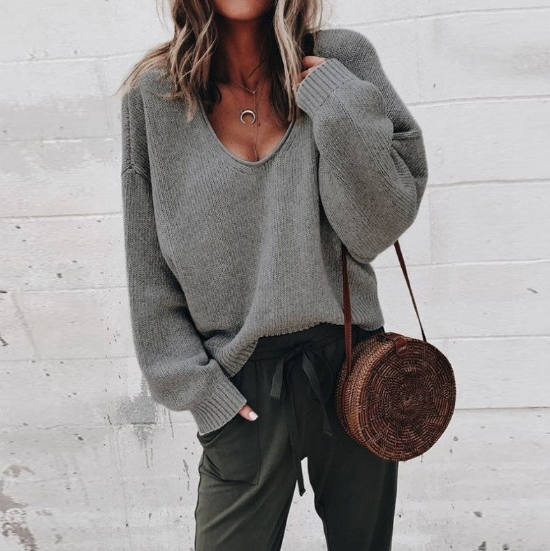 Thick knit V-neck sweater for women with straight shoulders Lune London