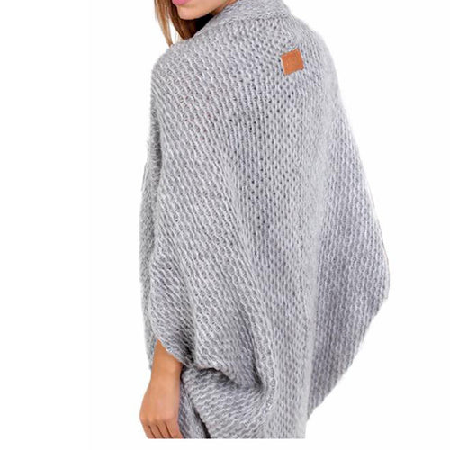 Casual knitted poncho for women with a loose fit and stylish details Amarae