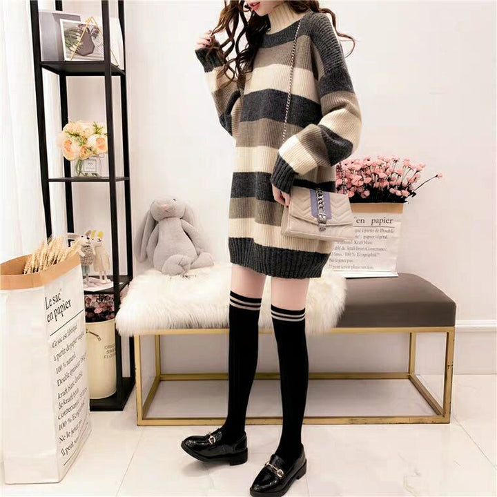 Pull à col montant confortable pour femmes avec un motif rayé à la mode Chic & Stil