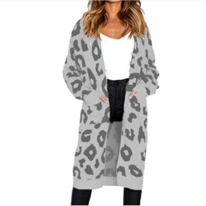 Thick knit cardigan for women with leopard pattern and practical pockets Lune Londonl
