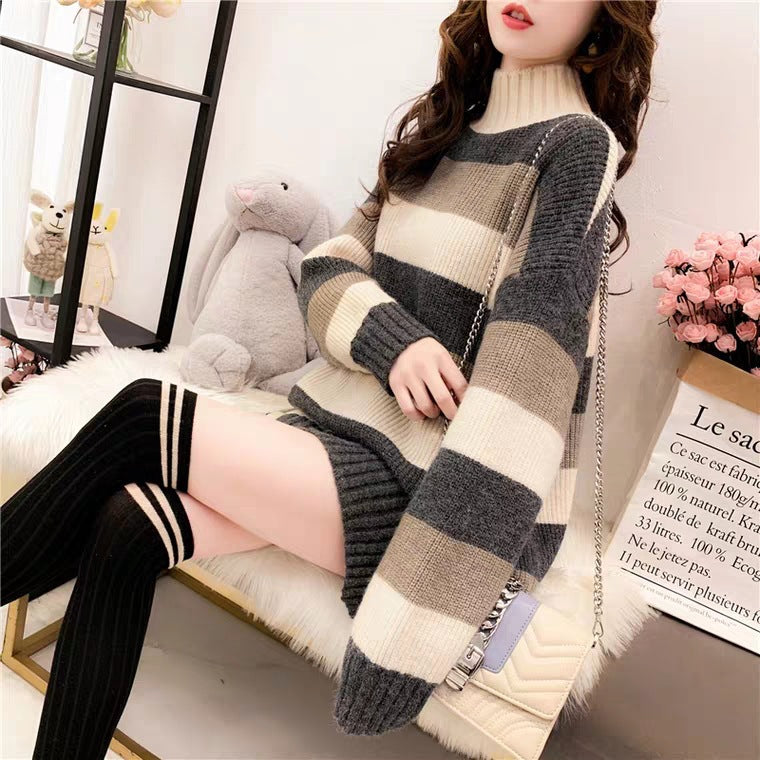 Pull à col montant confortable pour femmes avec un motif rayé à la mode Chic & Stil