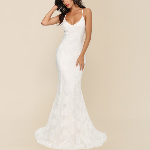 Women elegant fitted wedding dress with delicate lace decoration