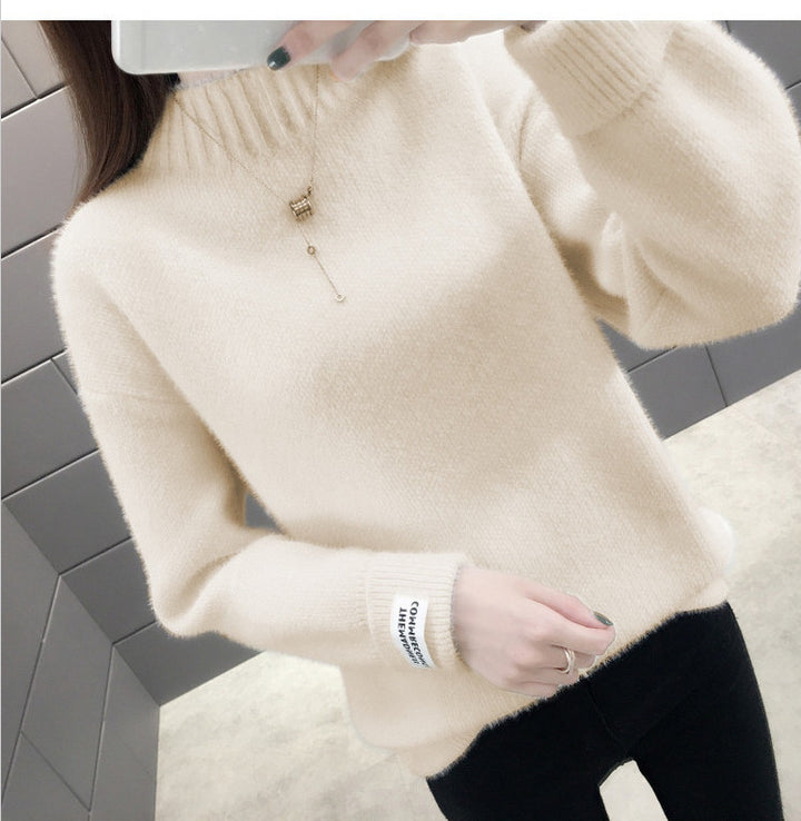 Pull féminin à la mode avec col haut et design texturé Chic & Stil