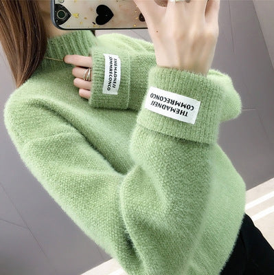 Pull féminin à la mode avec col haut et design texturé Chic & Stil