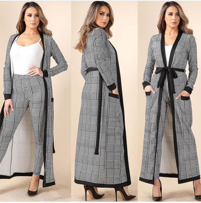 Ladies Long Cardigan with a trendy plaid pattern and practical pockets Amarae