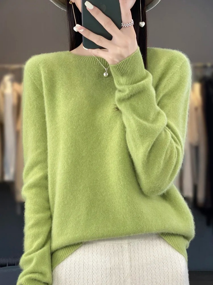 Chic Und Stil | Women's Round Neck Soft Elegant Knit Sweater