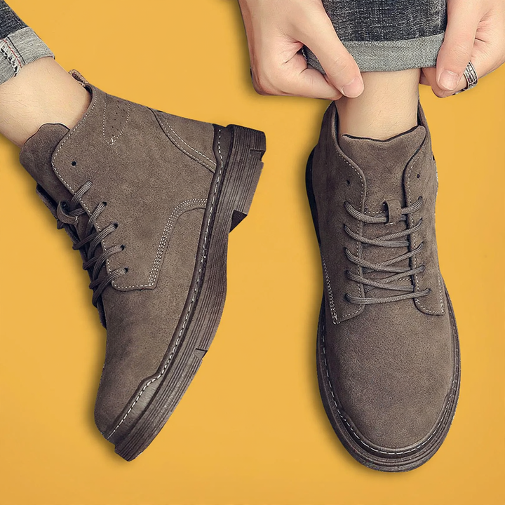 Robust men's boots in British style, slip-resistant