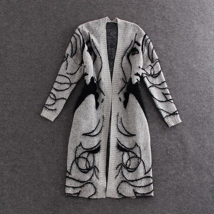 Knitted coat for women with elegant pattern and relaxed fit Lune London