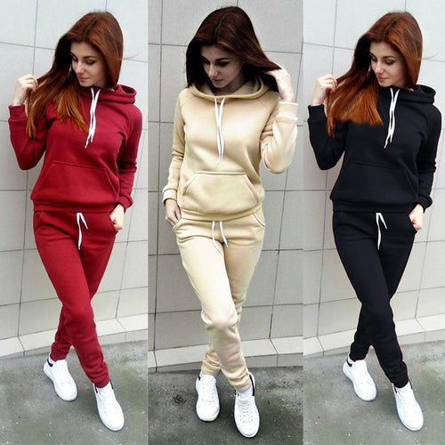 Ensemble de survêtement loisirs femmes avec sweat à capuche et pantalon de jogging confortable Chic & Stil